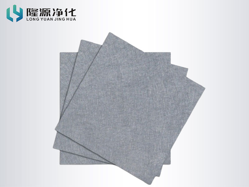 使用烧结毡时纤维丝径对其有何影响？