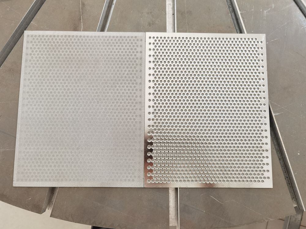 出产冲孔板复合网，验收工作要器沉！